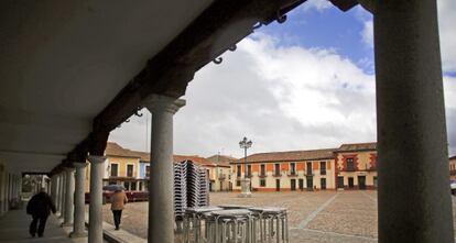 Vista de la plaza de Segovia de Navalcarnero, bajo la que el alcalde ha excavado cuevas sin permiso.