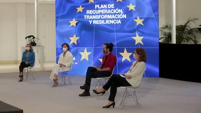 Los vicepresidentes del Gobierno, Nadia Calviño, Carmen Calvo, Pablo Iglesias y Teresa Ribera (de izq a dcha) presentando el"Plan de Recuperación, Transformación y Resiliencia de la economía española, el pasado día 7 de octubre.