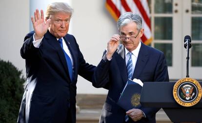 El entonces presidente de EE UU, Donald Trump, con Jerome Powell, presidente de la Reserva Federal, en 2017.