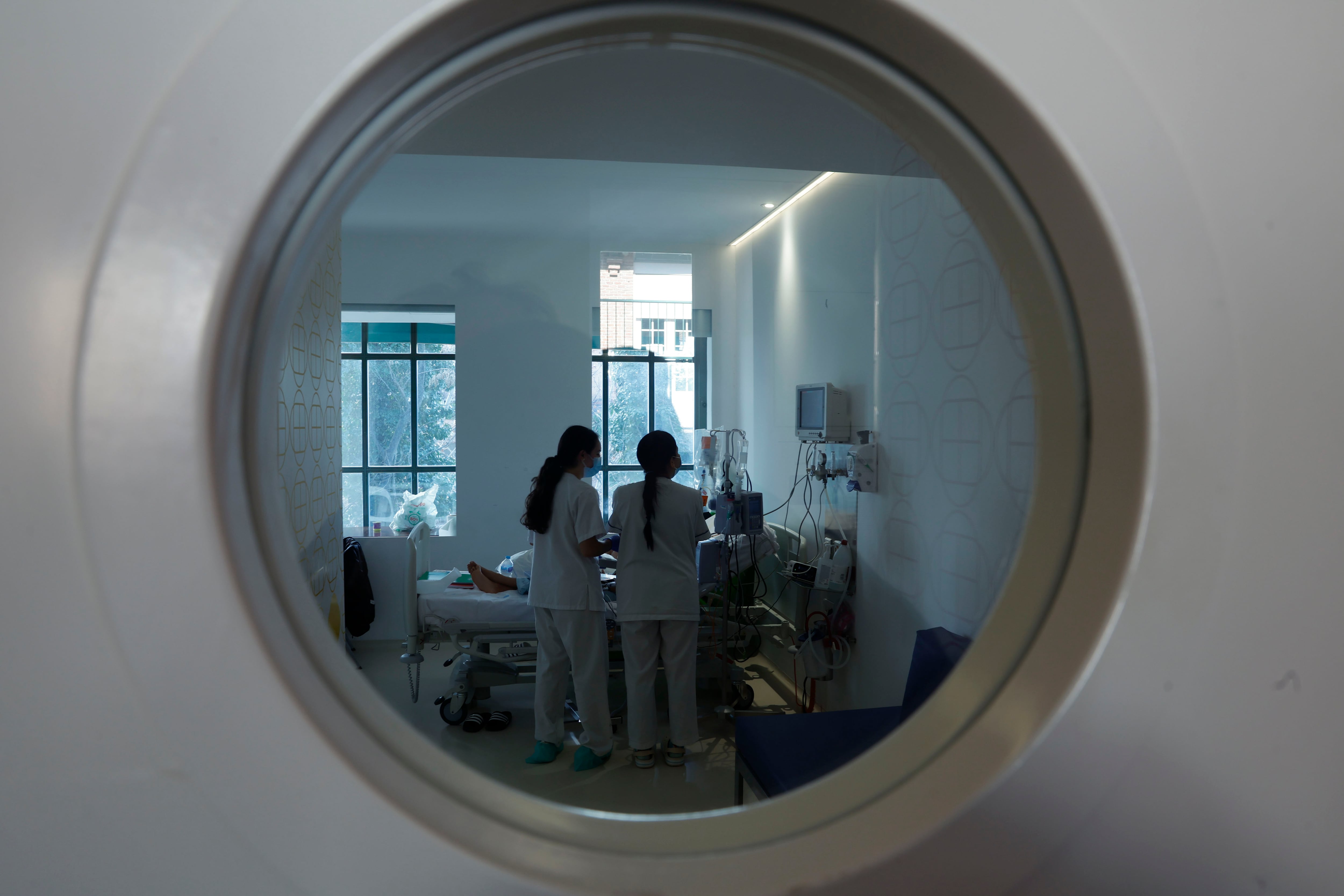 Il 50% delle infermiere denuncia molestie sessuali sul lavoro: un superiore ha cercato di baciarmi