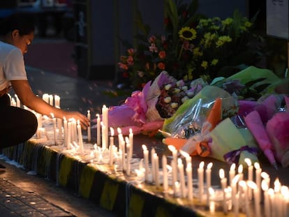 Homenagem &agrave;s v&iacute;timas do ataque no complexo de lazer em Manila.