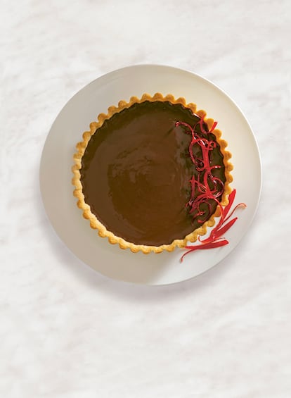 Tarta de chocolate y guindillas.