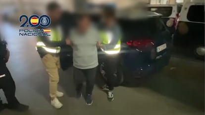 ?ltima detencin del hombre que con 71 a?os sigue robando bancos, en una captura de un vdeo distribuido por la Polica Nacional.