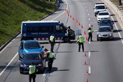 Control de movilidad de los Mossos d'Esquadra durante el Estado de Alarma, en marzo pasado.