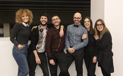 Junta directiva del nou Moda-Fad. D&#039;esquerra a dreta, Mireia Play&agrave;, Pau Esteve, Antonio Calder&oacute;n, Edgar Carrascal, Elisabet Carlota i Elisenda Oms.