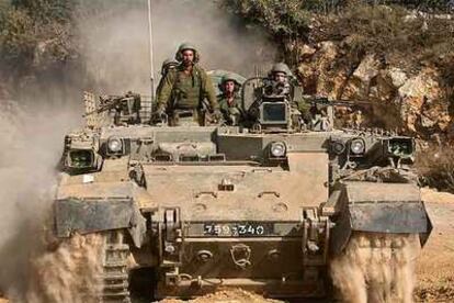 Un blindado israelí, cerca de la frontera con Líbano.