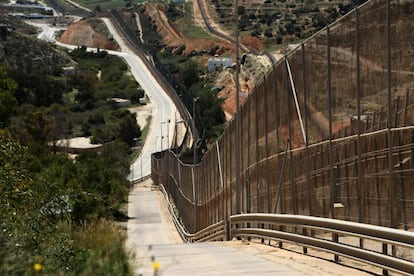 Panorámica general de la valla fronteriza de Melilla.