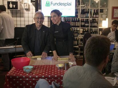 El president de Fundesplai, Josep Gassó, amb la cuinera Ada Parellada en un sopar solidari.