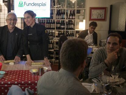 El president de Fundesplai, Josep Gassó, amb la cuinera Ada Parellada en un sopar solidari.