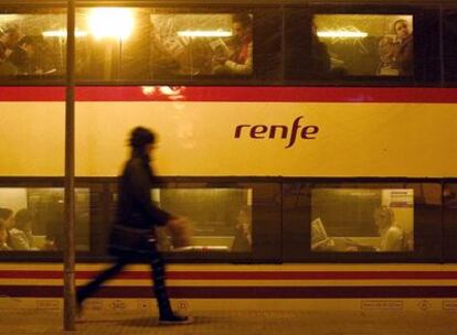 Un tren de cercanías de Renfe, en imagen de archivo.