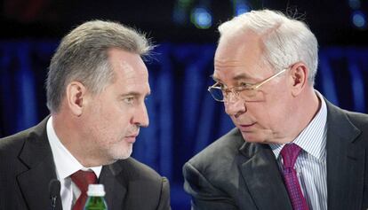 El oligarca Firtash con el exprimer ministro ucraniano Mykola Azarov, en 2011