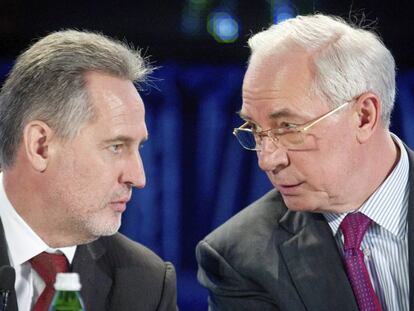 El oligarca Firtash con el exprimer ministro ucraniano Mykola Azarov, en 2011