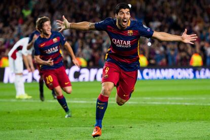 O uruguaio Luis Suárez está há alguns anos entre os melhores atacantes do mundo. Quando foi contratado pelo Barcelona em julho do ano passado por 81 milhões de euros, converteu-se em uma referência no mundo do futebol, tanto que aspira a sua primeira Bola de Ouro em 2015. Em 43 partidas pelo Barça, marcou 25 gols. São sete só nesta temporada 2015-2016, entre eles o que fez contra o Bayer Leverkusen na Liga dos Campeões, e que celebra na imagem.