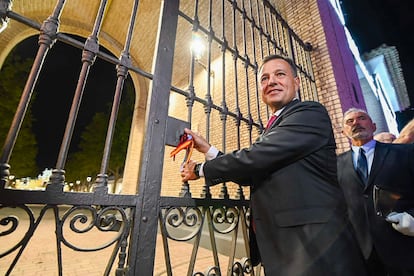 El alcalde de Albacete, Manuel Serrano, en la apertura de la Puerta de Hierros el pasado 7 de septiembre.