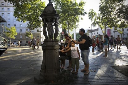 Una de las huellas que guarda la ciudad de la gripe del 18 son las fuentes —como la de la foto— regaladas por Richard Wallace.