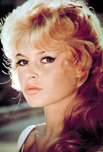 Brigitte Bardot es la indiscutible reina del delineado negro. Su característico look sigue inspirando los maquillajes más actuales.