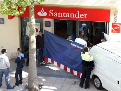 Ester Calduch murió de un disparo en un atraco en el banco en el que trabajaba como cajera en Cambrils.