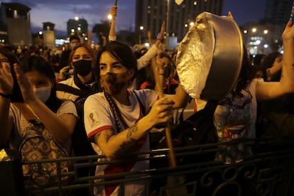 Manifestante durante um protesto neste sábado em Lima.