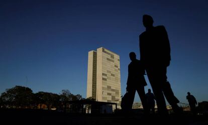 Congresso Nacional ao fundo.