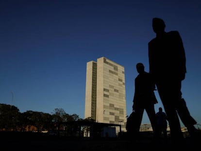 Congresso Nacional ao fundo.