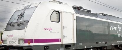 Un tren de Renfe Mercancías.