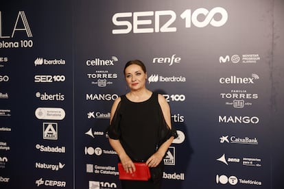 La directora del diario 'EL PAÍS', Pepa Bueno, es fotografiada en el 'photocall'.