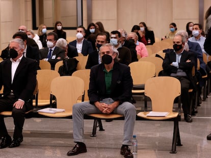 En primera fila, desde la izquierda, Pablo Crespo y Francisco Correa, este martes en la Audiencia Nacional.