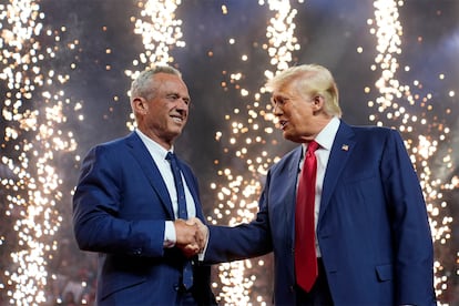 Robert F. Kennedy Jr. y Donald Trump en Glendale, Arizona, en agosto de 2024.