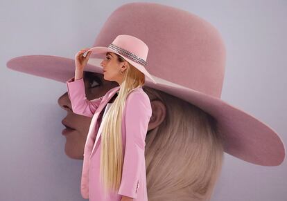 Singer Lady Gaga poses for photographers during a photo call to promote her new album 'Joanne' in Tokyo, Japan, November 2, 2016.