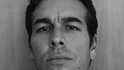 Mario Casas estrena el 25 de agosto la primera película que ha dirigido: 'Mi soledad tiene alas'.