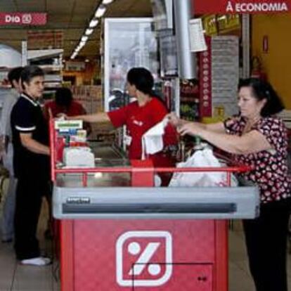 Carrefour valora Dia en 4.000 millones y prevé llegar a 8.000 tiendas en 2013