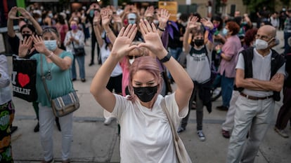 Concentración “aborto libre y educación sexual, un grito global” en la plaza del Museo Reina Sofía de Madrid, el 28 de septiembre.