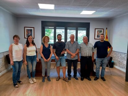 Albert Puig (derecha) en una imagen de archivo del pleno de Ribera d'Ondara (Lleida).