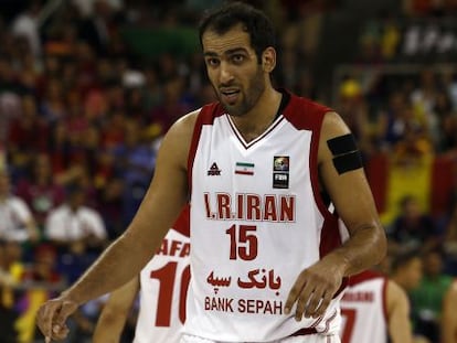 Hadadi, de Irán, en el partido contra España.