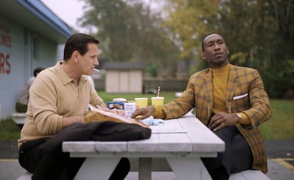 Viggo Mortensen (à esquerda) e Mahershala Ali em cena de ‘Green Book: O Guia’