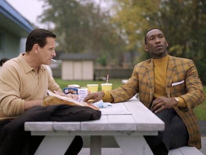 Viggo Mortensen (à esquerda) e Mahershala Ali em cena de ‘Green Book: O Guia’