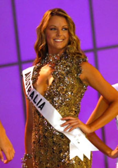 Jennifer Hawkins, Miss Australia, desfila poco antes de ser coronada como Miss Universo 2004