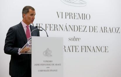 Felipe VI durante la entrega del premio Jaime Fernández de Araoz de finanzas corporativas en el Colegio Universitario de Estudios Financieros de Madrid