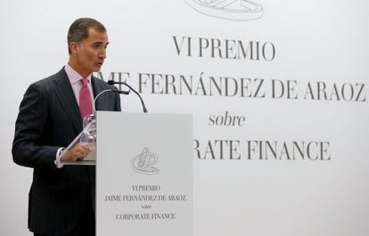 Felipe VI durante la entrega del premio Jaime Fern&aacute;ndez de Araoz de finanzas corporativas en el Colegio Universitario de Estudios Financieros de Madrid
 