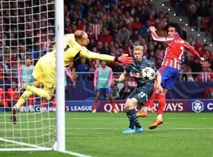 Giménez mete el segundo gol para el Atlético de Madrid y le da la victoria a su equipo en su primer partido de la Chamipions este jueves