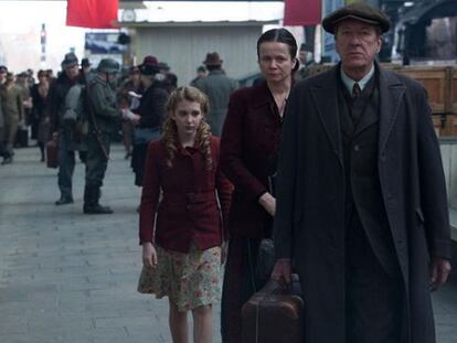 Geoffrey Rush y Emily Watson en un fotograma de 'La ladrona de libros'.