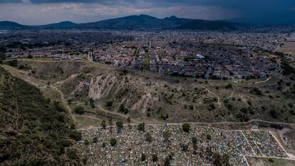 Vista área de la nueva sección del panteón municipal de Chalco, en la periferia de Ciudad de México.