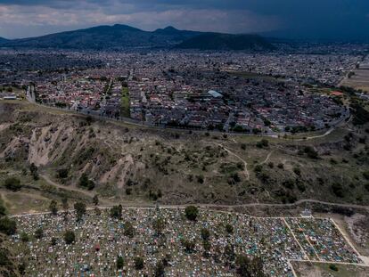 Vista área de la nueva sección del panteón municipal de Chalco, en la periferia de Ciudad de México.