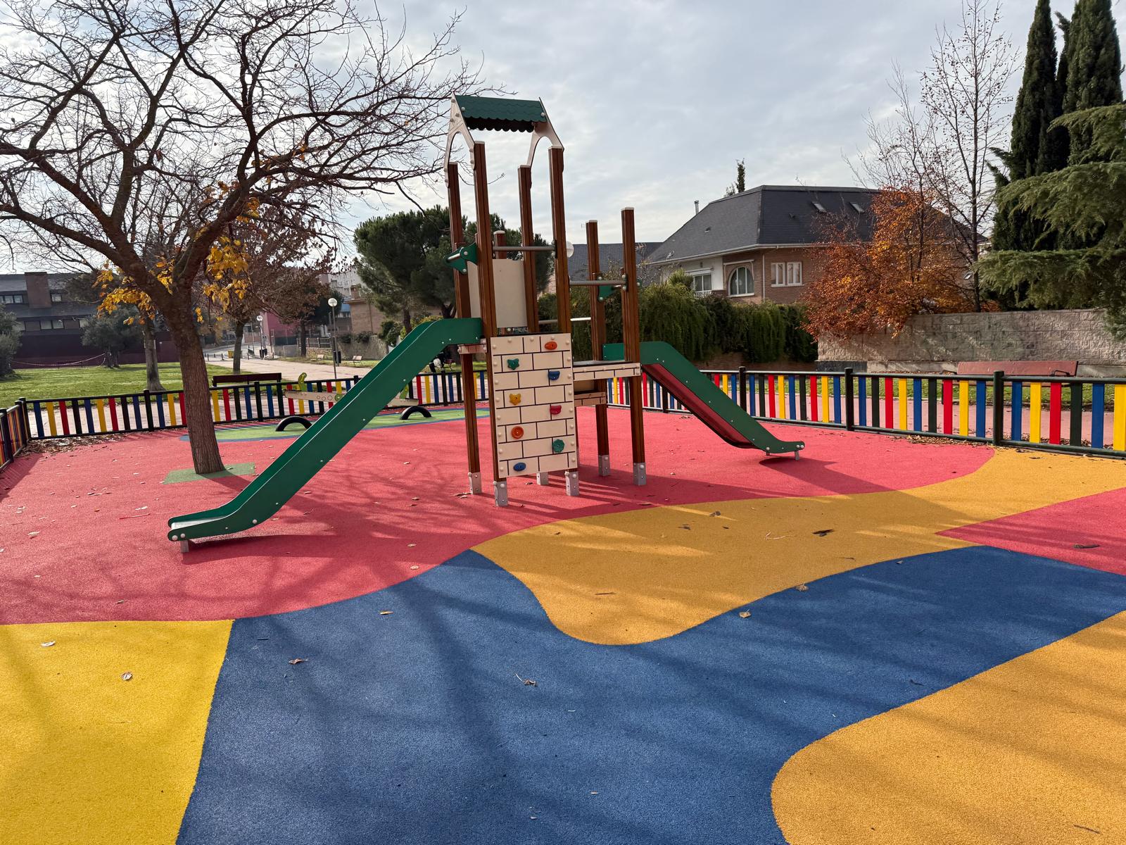 El Ayuntamiento de Madrid choca con sus técnicos por el uso de caucho en los parques