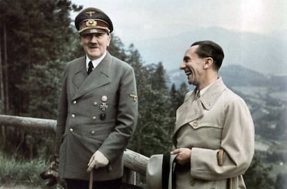 Hitler y Goebbels, durante un paseo en la residencia de monta&ntilde;a del Berghof, en Berchtesgaden, en junio de 1943. 