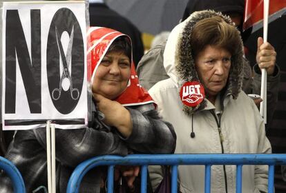 Two women taking part in the demonstrations in Madrid on Tuesday. 