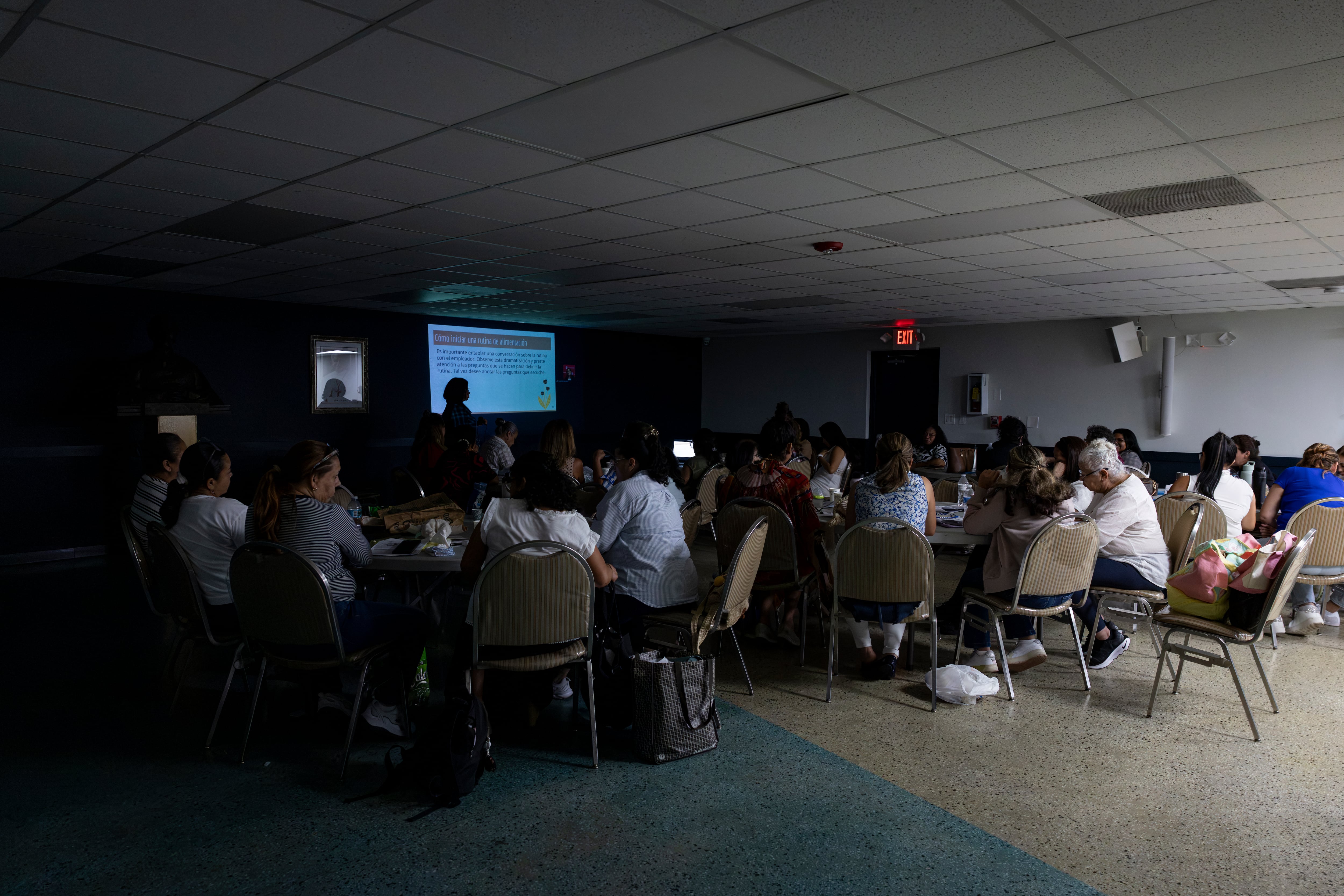 Curso de capacitación para mujeres organizado por The Right to Freedom Network en Miami.