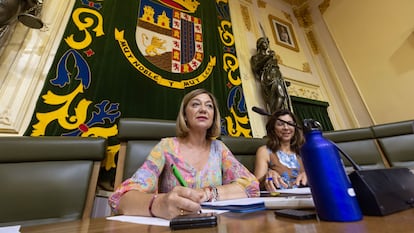 La alcaldesa de Jumilla, Seve González, durante el pleno del pasado viernes.
