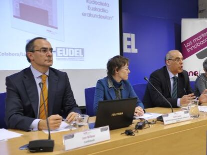 Desde la izquierda, Jon Bilbao, Sarah Copsey, Gotzon Bernaola, Emilia Málaga y Tomás Arrieta, en la jornada de Innobasque.
 