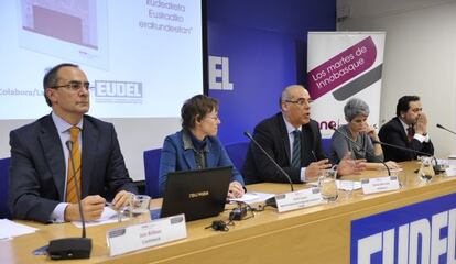 Desde la izquierda, Jon Bilbao, Sarah Copsey, Gotzon Bernaola, Emilia Málaga y Tomás Arrieta, en la jornada de Innobasque.